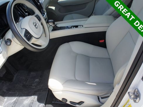 Used 2020 Volvo S60 T6 Momentum image 30