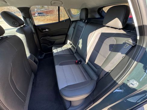 Used 2025 Chevrolet Trax LT image 32