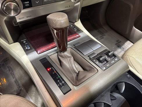 Used 2015 Lexus GX 460 image 16