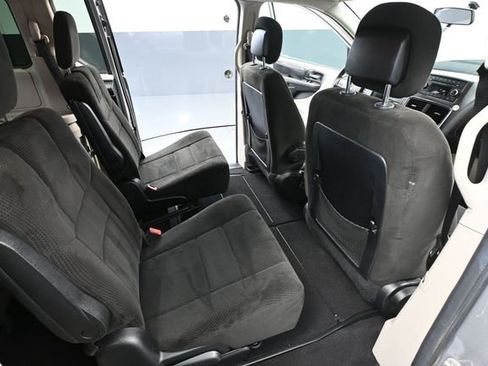 Used 2013 Dodge Grand Caravan SXT FWD image 40