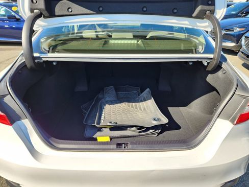 Used 2018 Toyota Camry LE image 8