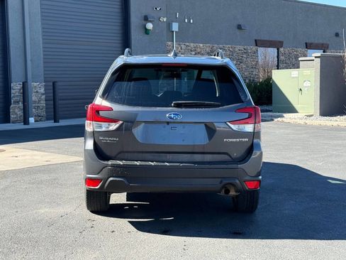 Used 2022 Subaru Forester Premium image 4