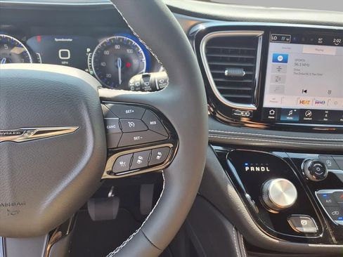 New 2026 Chrysler Pacifica Limited w/ S Appearance Package image 10
