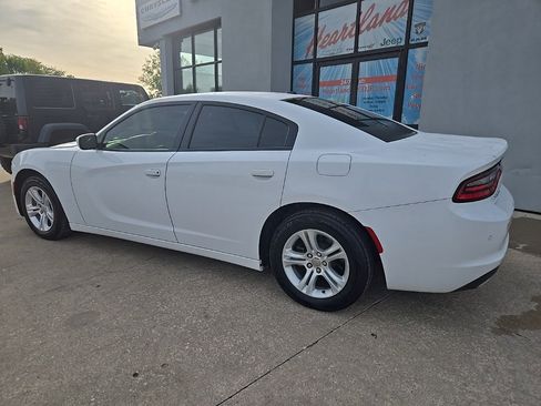Used 2018 Dodge Charger SXT image 8