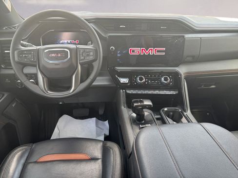 Used 2024 GMC Sierra 1500 AT4 w/ Technology Package AWD/4WD image 10