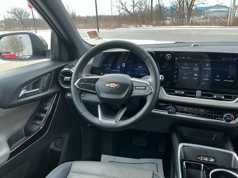 Used 2025 Chevrolet Equinox LT w/ Convenience Package II image 24