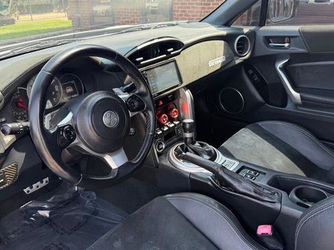 Used 2018 Toyota 86 RWD image 19