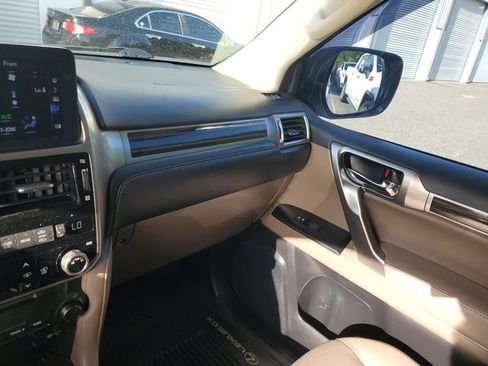 Used 2022 Lexus GX 460 Luxury w/ Accessory Package AWD/4WD image 26