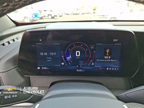 Used 2025 Chevrolet Traverse LT w/ Driver Confidence Package FWD image 16