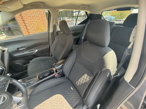 Used 2023 Nissan Kicks SV w/ Interior Electronics Package FWD image 17
