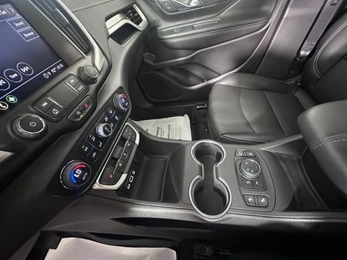 Used 2024 GMC Terrain SLT w/ Elevation Edition AWD/4WD image 32