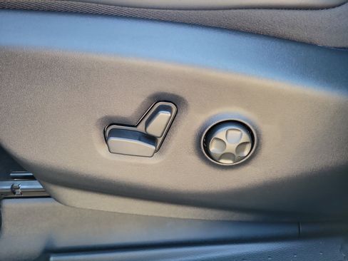 New 2026 Chrysler Pacifica Limited w/ Trailer Tow Group image 11