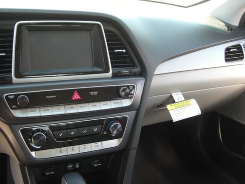 Used 2018 Hyundai Sonata SE image 9