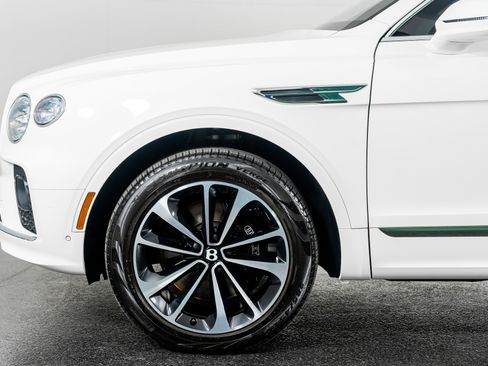 Used 2023 Bentley Bentayga Extended Wheelbase image 19