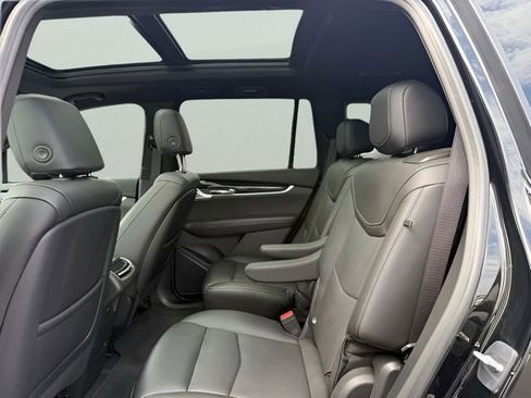 Used 2024 Cadillac XT6 Premium Luxury AWD/4WD image 13