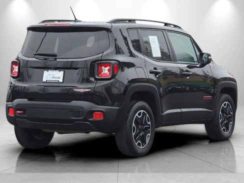 Used 2017 Jeep Renegade Trailhawk image 2
