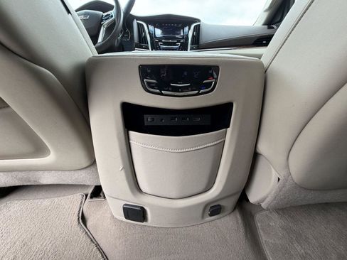 Used 2017 Cadillac Escalade Luxury AWD/4WD image 25