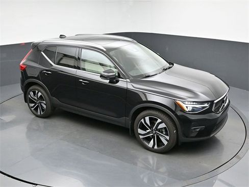 Used 2024 Volvo XC40 B5 Plus w/ Protection Package Premier image 44