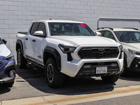 Used 2024 Toyota Tacoma TRD Off-Road w/ TRD Off Road Upgrade Package AWD/4WD image 3