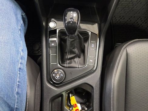 Used 2022 Volkswagen Tiguan SE R-Line image 25