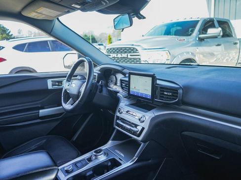 Used 2020 Ford Explorer XLT w/ Equipment Group 202A image 10