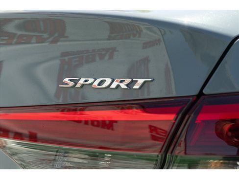Used 2024 Honda Civic Sport image 2