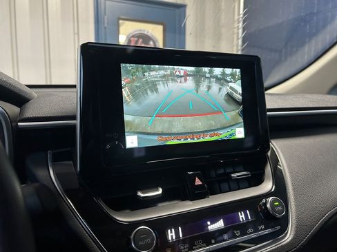 Used 2024 Toyota Corolla Cross XLE w/ Convenience Package image 19