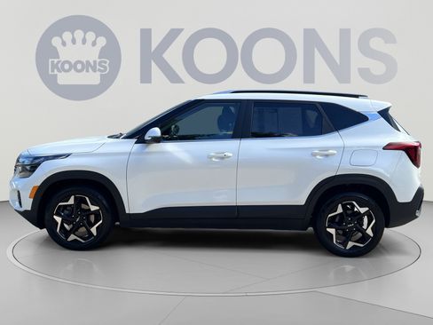 Used 2024 Kia Seltos EX FWD image 2