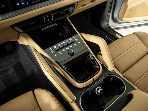 New 2026 Porsche Cayenne Coupe AWD/4WD image 18
