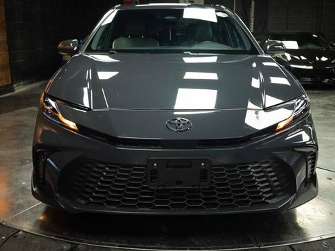 Used 2025 Toyota Camry SE FWD image 3