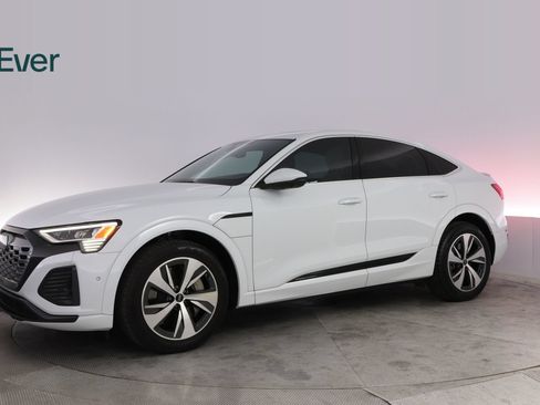 Used 2024 Audi Q8 e-tron Premium Plus w/ Premium Plus Package AWD/4WD image 18