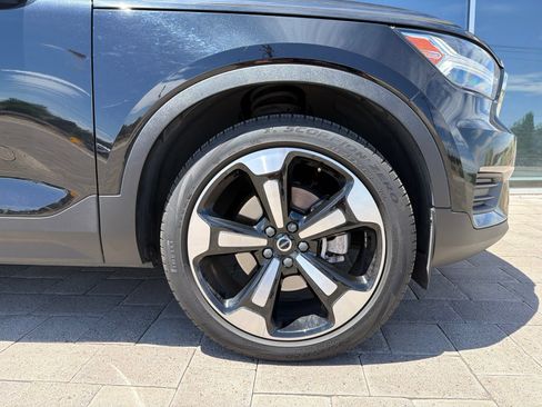 Used 2020 Volvo XC40 T5 Momentum w/ Protection Package Premier AWD/4WD image 8