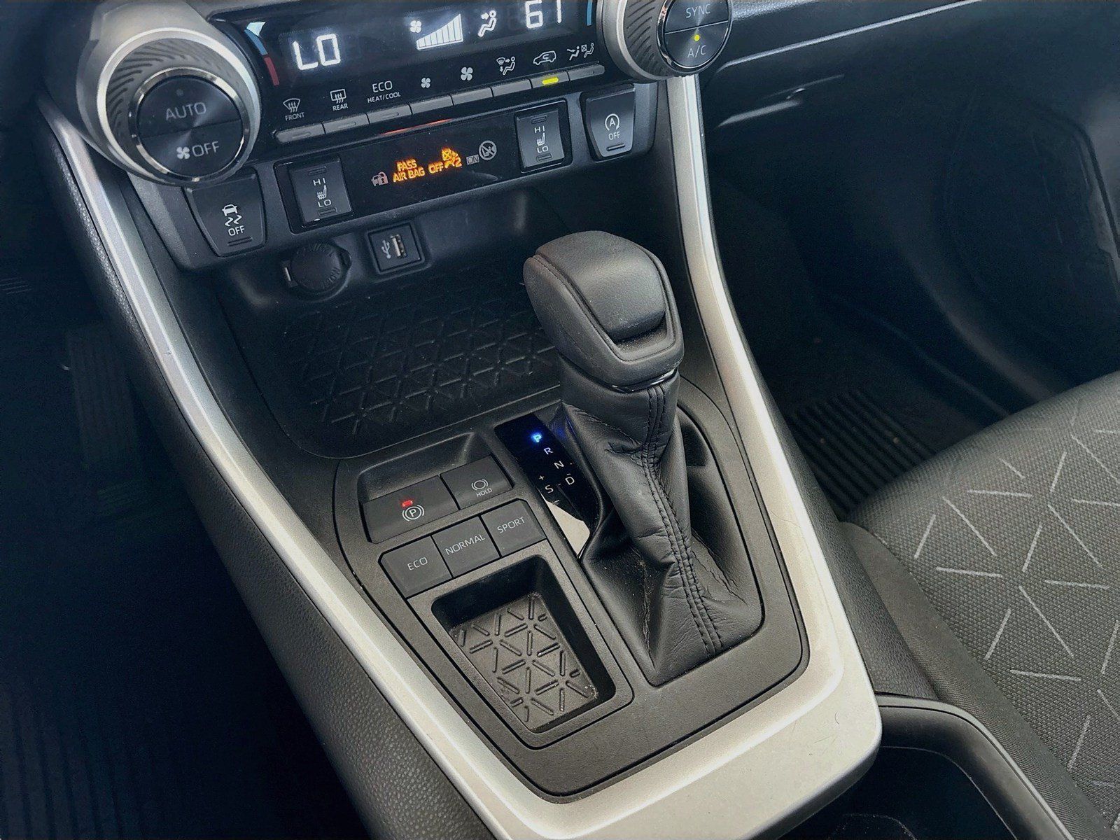 Used 2023 Toyota RAV4 XLE w/ Convenience Package FWD image 13
