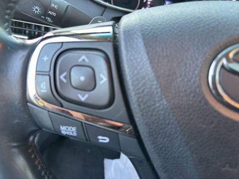 Used 2017 Toyota Avalon Touring image 10