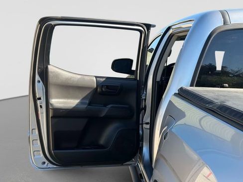 Used 2020 Toyota Tacoma SR w/ SR Convenience Package RWD image 11