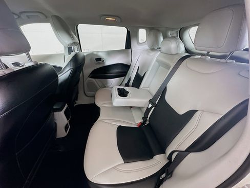 Used 2018 Jeep Compass Limited w/ Navigation Group image 28