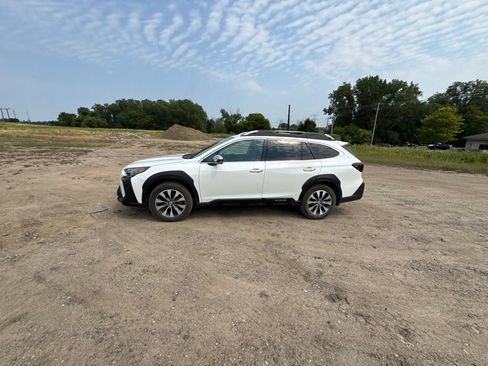 Used 2024 Subaru Outback Touring w/ Popular Package #2 AWD/4WD image 5