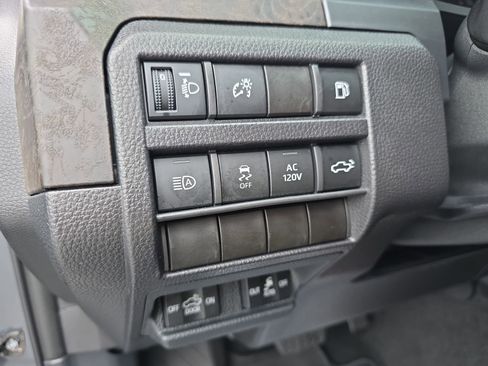 Used 2025 Toyota Tacoma Limited AWD/4WD image 26