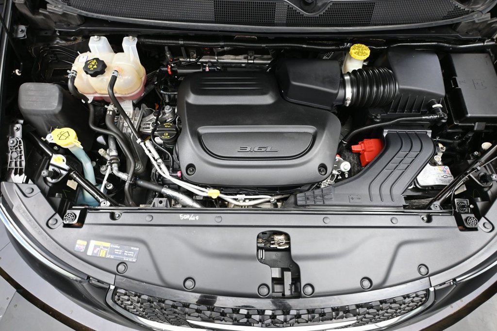 Used 2023 Chrysler Pacifica Touring-L AWD/4WD image 40