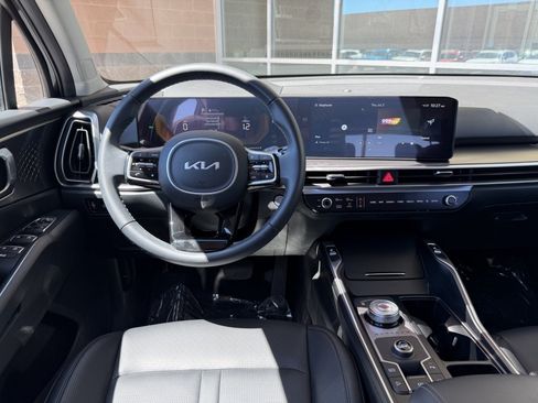 Used 2025 Kia Sorento EX FWD image 16