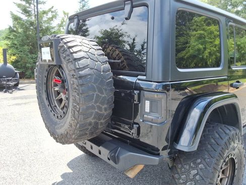 Used 2018 Jeep Wrangler Unlimited Rubicon AWD/4WD image 14