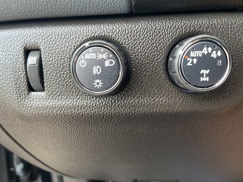 Used 2022 Chevrolet Colorado Z71 w/ Z71 Midnight Edition AWD/4WD image 13