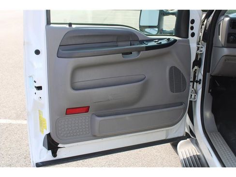 Used 2001 Ford F350 2WD SuperCab DRW Super Duty image 6