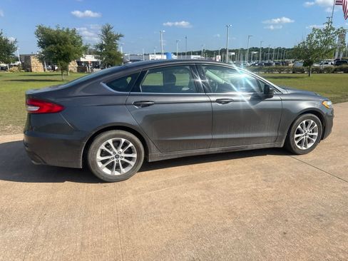 Used 2020 Ford Fusion SE FWD image 9