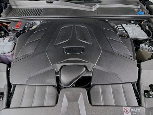 Certified 2025 Porsche Cayenne AWD/4WD image 31