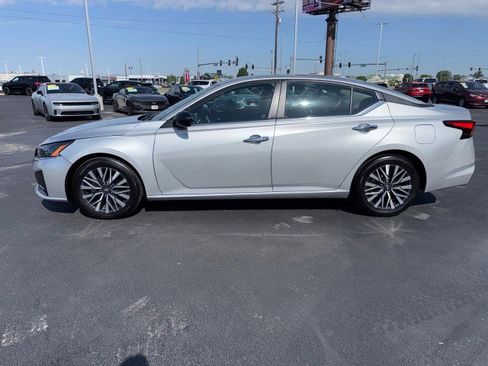 Used 2024 Nissan Altima 2.5 SV FWD image 6