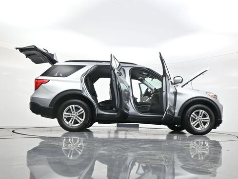Used 2021 Ford Explorer XLT AWD/4WD image 59
