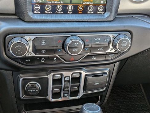 Used 2023 Jeep Gladiator Sport image 25