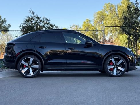 New 2025 Porsche Macan 4S Electric AWD/4WD image 8