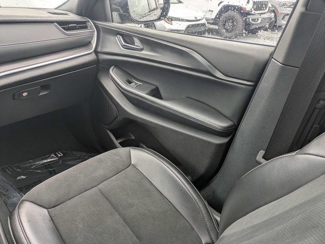 Certified 2024 Jeep Grand Cherokee L Altitude AWD/4WD image 17